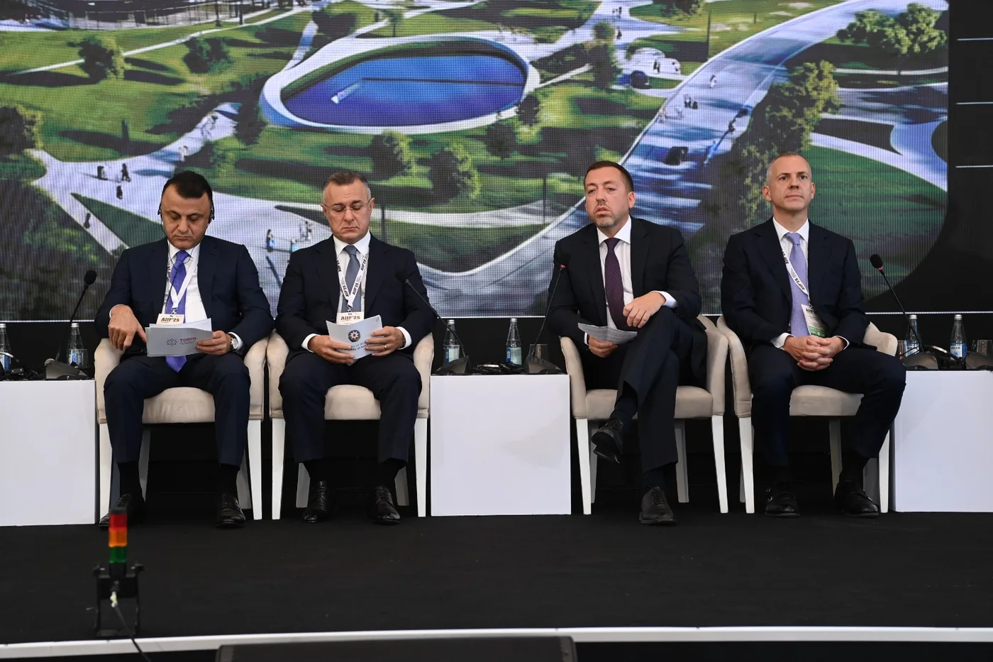 Сессия «Sea Breeze Health Valley» — на экране проект медицинского кластера