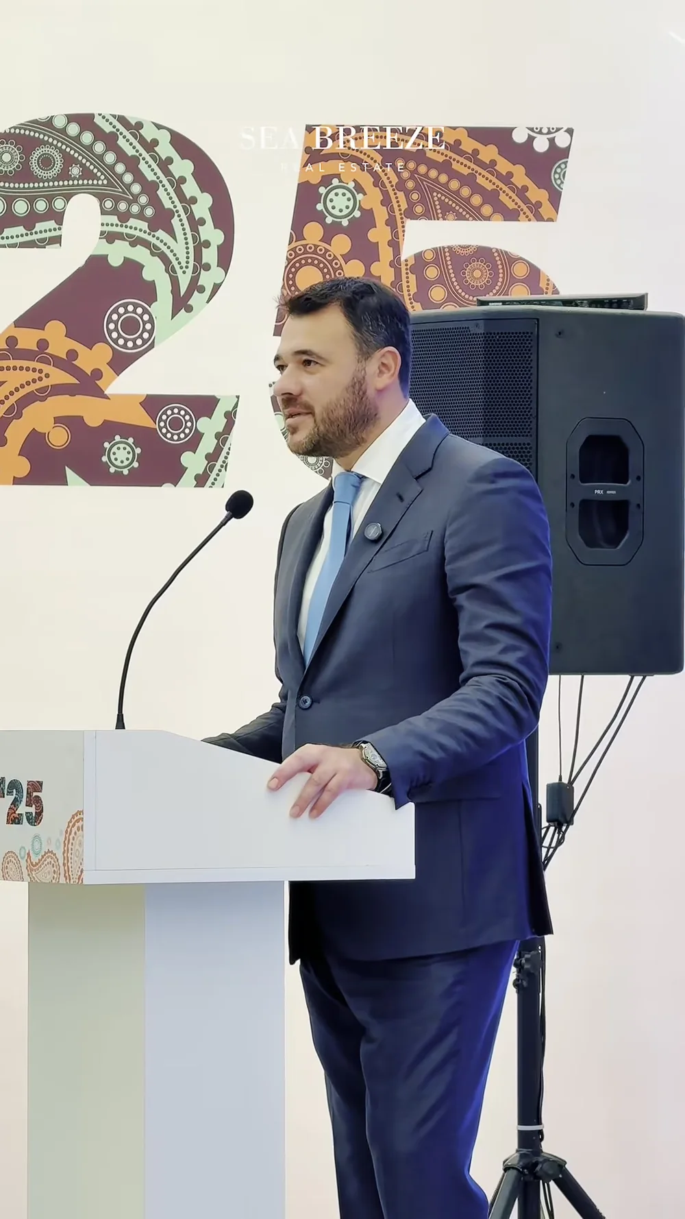 Эмин Агаларов на трибуне форума